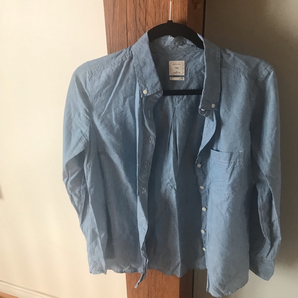 Gap women’s chambray button down shirt